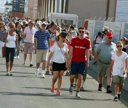 3 dev gemiyle binlerce turist geldi