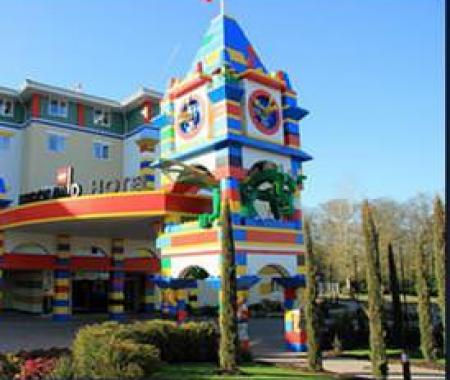 5 katlı 152 odalı Lego otel açıldı