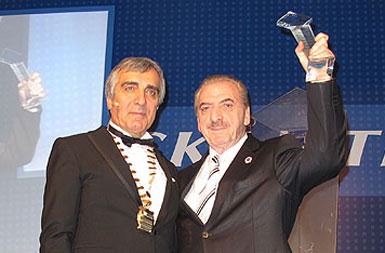 Türk mutfağını tanıtan Yalçın Manav'a ödül