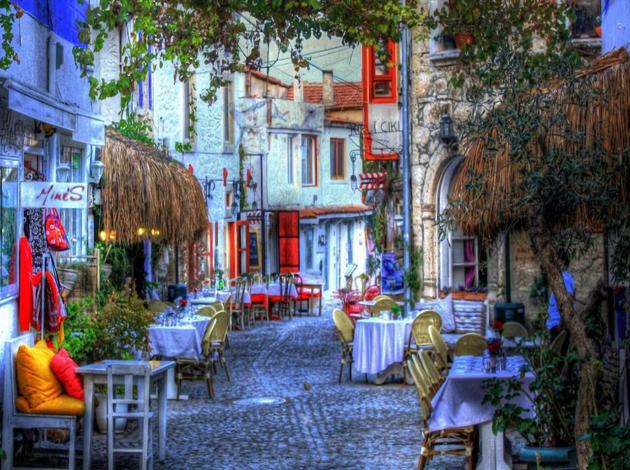 Alaçatı turizmi masaya yatırılıyor
