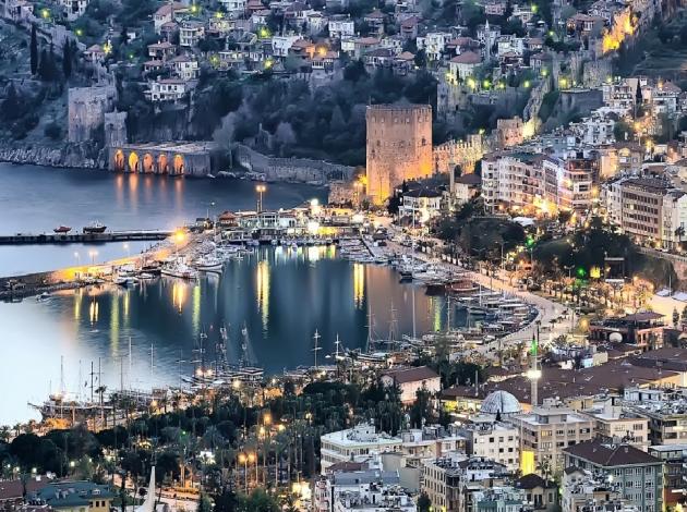 Alanya esnafı sezondan memnun değil