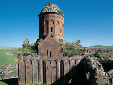 Kars'a nüfusundan fazla turist geldi...