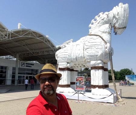 Antalya Dış Hatlar Terminalin’de Troia Rüzgarı