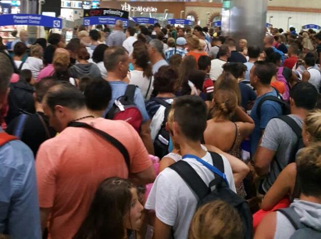 Antalya Havalimanı'nda yangın paniği