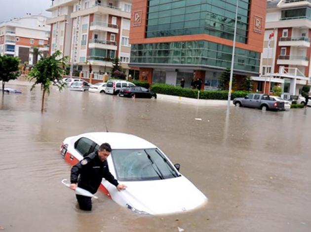 Turizmin başkenti şiddetli yağışa teslim