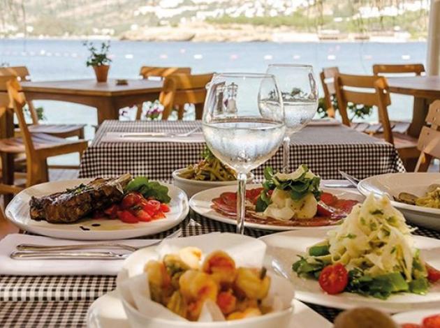 Antalya'nın turisti en çok, alkol tüketen ülkelerden
