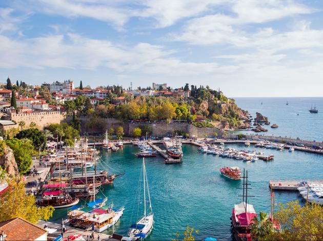 Antalya yabancı turistte 2016'yı geçti