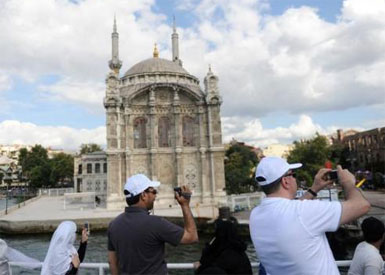 İsyandan kaçan Araplar, İstanbul otellerini doldurdu...