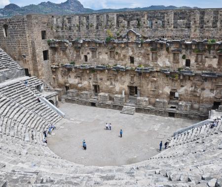 Aspendos'ta turistler kapıdan döndürüldü