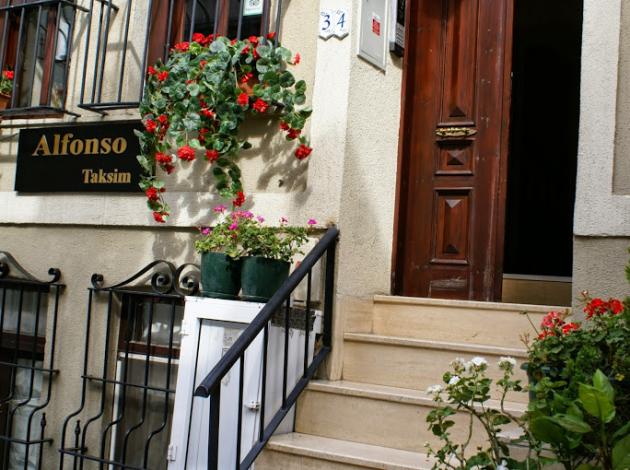 Başarılı otel yöneticisi, işletmeci oldu