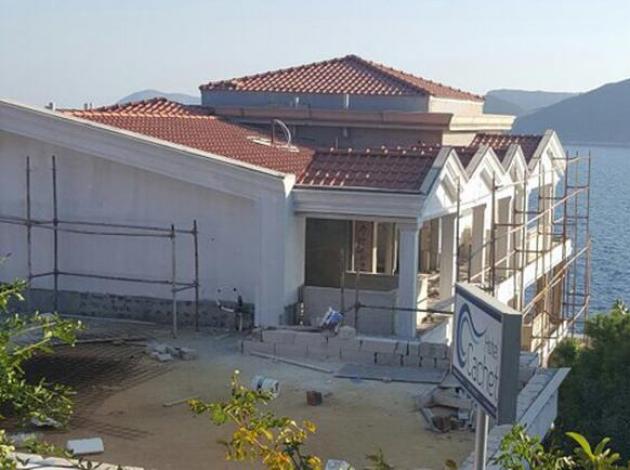 Belediye kaçak oteli alet olmadığı için yıkmamış