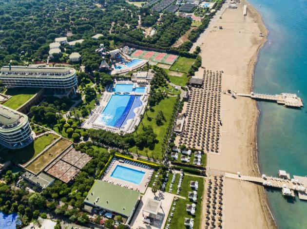 Belek'te silahların gölgesinde tatil