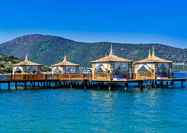 Bodrum'da VIP iskeleler yıkılıyor