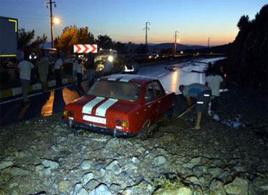 Bodrum'da yol kapatan patlama...