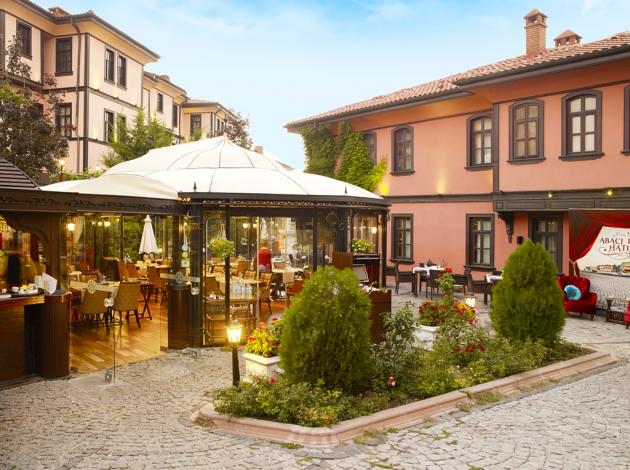 Bu otel misafirlerini sanatla buluşturuyor