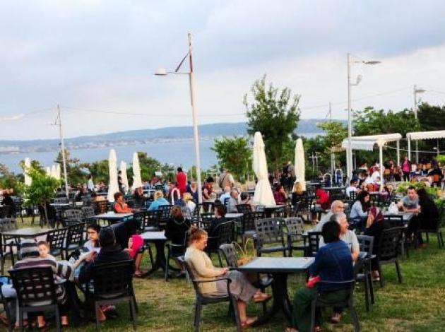 Çanakkale'deki seri depremler tatilcileri korkuttu