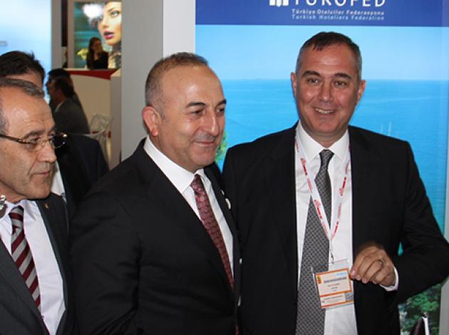 Bakan Çelik'in açığını Mevlüt Çavuşoğlu kapattı