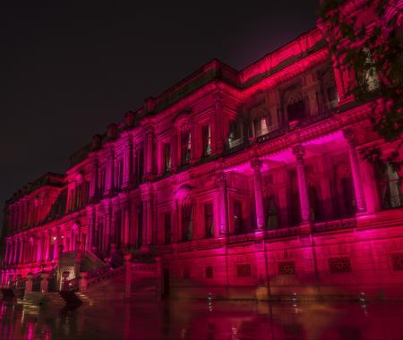 Çırağan Sarayı pembe oluyor