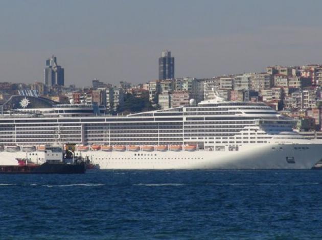 Cruise gemileri Boğaz'a dizildi