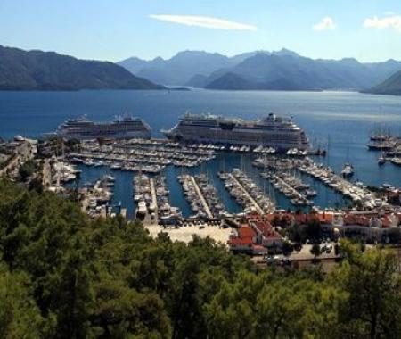 Dev yolcu gemisi Marmaris’e 2 bin 200 turist getirdi
