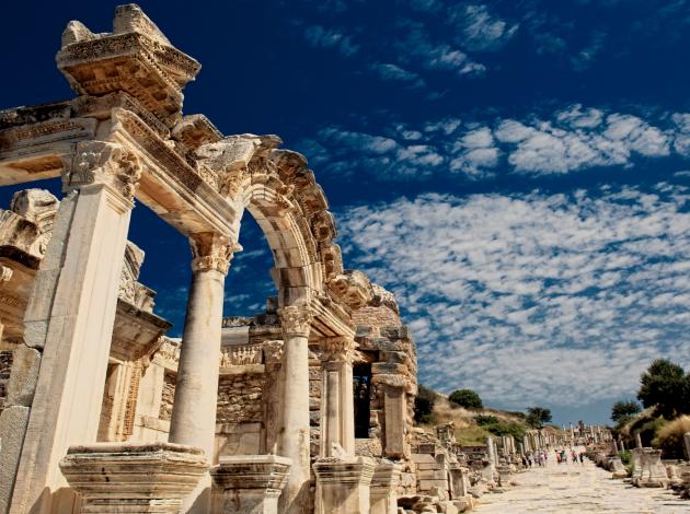 Diplomatik kriz Efes'i vurdu