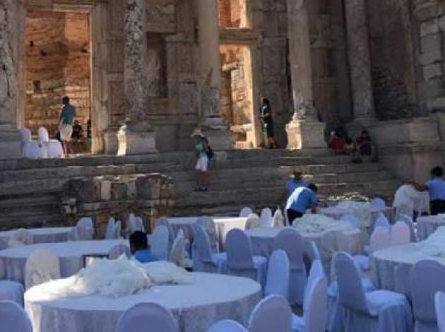 Efes'te davetin tarifesi bile varmış