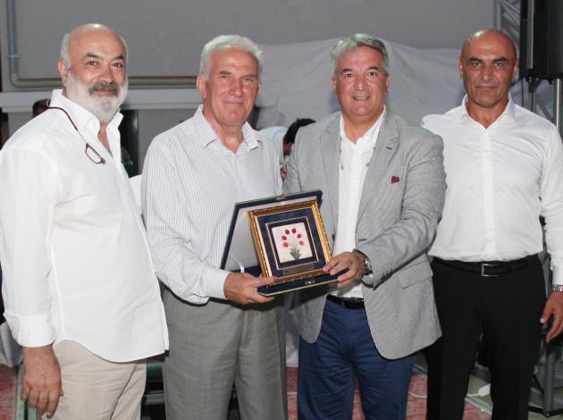 Egeli turizmcilerden anlamlı vefa 