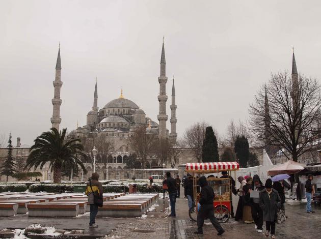 Elektrik kesiliyor, turist donuyor!