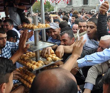 Eminönü’nde baklava izdiham