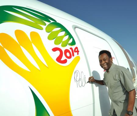 Emirates’ten Pele imzalı Boeing 777