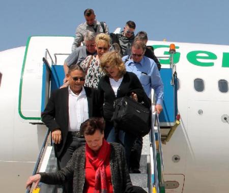  Gazipaşa'da turistlere çiçekli karşılama