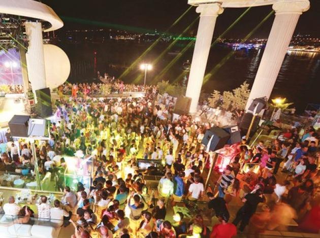 Halikarnas Disko'da müzik sustu