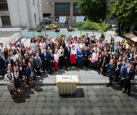 Hilton, genç işsizliğiyle mücadeleye devam ediyor