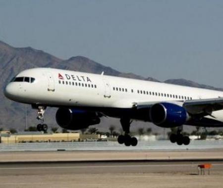 Hostesler yumruk yumruğa kavga etti, pilot acil iniş yaptı