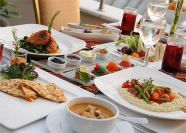 Elite World Otelleri'nde, terasta iftar keyfi...