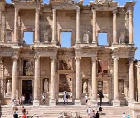 İki turistten biri Efes'e gitti