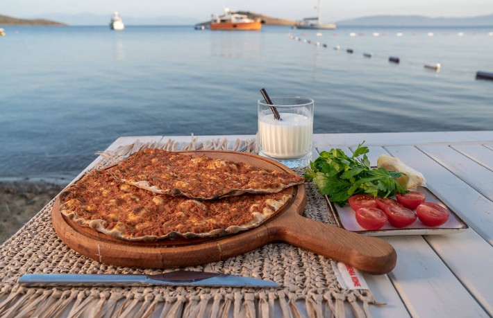 Bodrum'un ünlü mekanları Euro'ya geçti... Lahmacun 30, hamburger 42 Euro