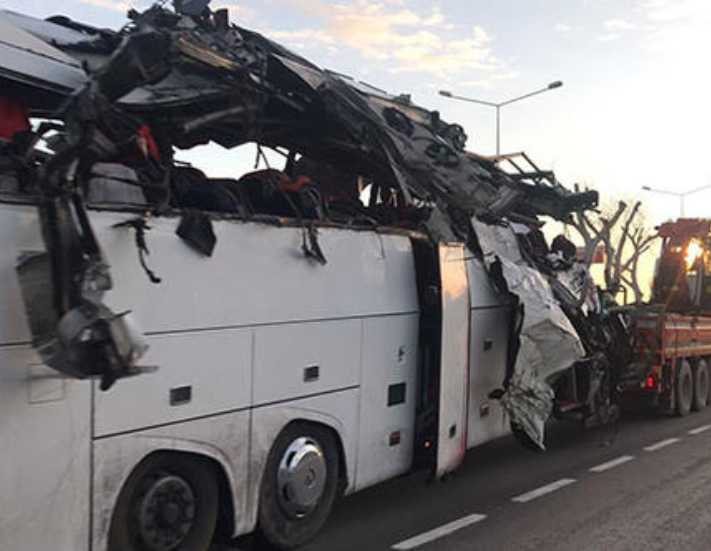 Tur kazasında 'Şoför uyudu' iddiası