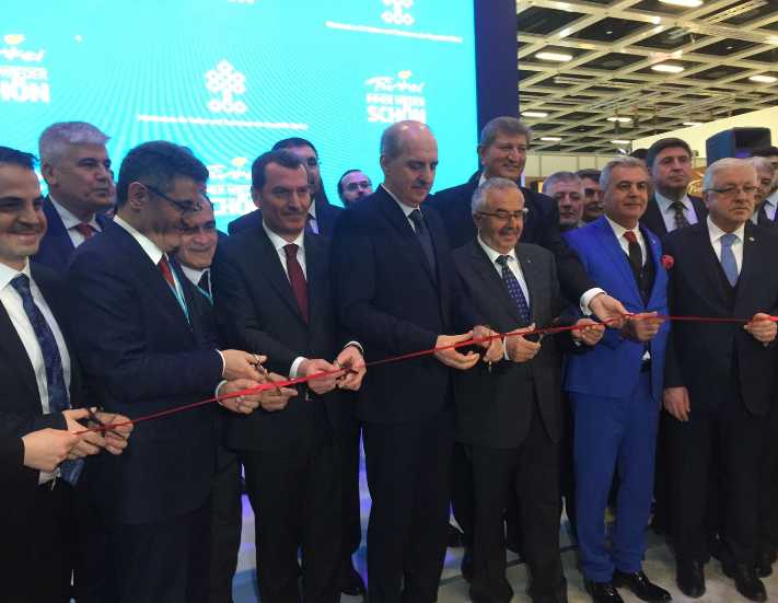 Bakan Kurtulmuş ITB'de Türkiye Standı'nı açtı