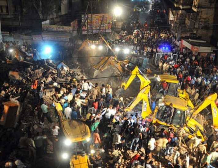 Hindistan'da otel çöktü: 10 ölü