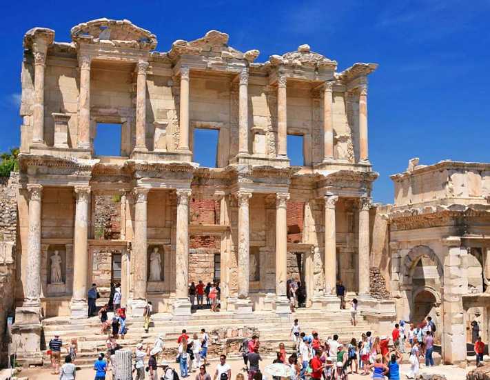 Kruvaziyerle gelen turiste Efes kıyağı