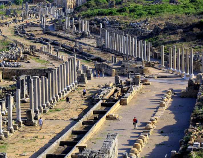 Perge'de 32 sütun ayağa kalktı