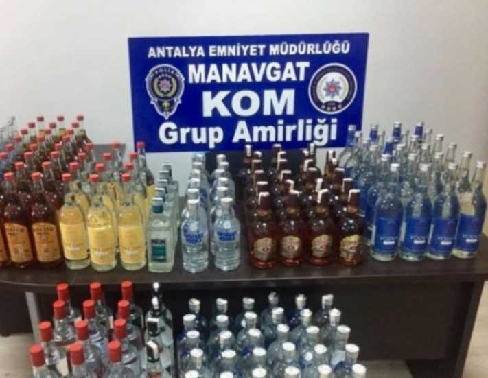 Gezi teknesine kaçak içki baskını
 