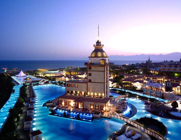 Titanic Mardan Palace için masada