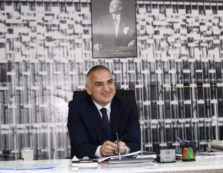 Bakan Ersoy AKM projesini inceledi