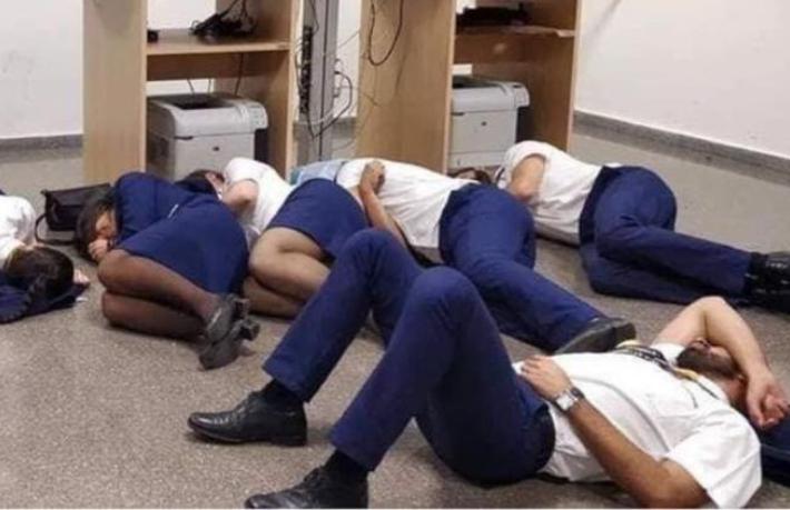 Ryanair yerde uyuyan çalışanları işten attı