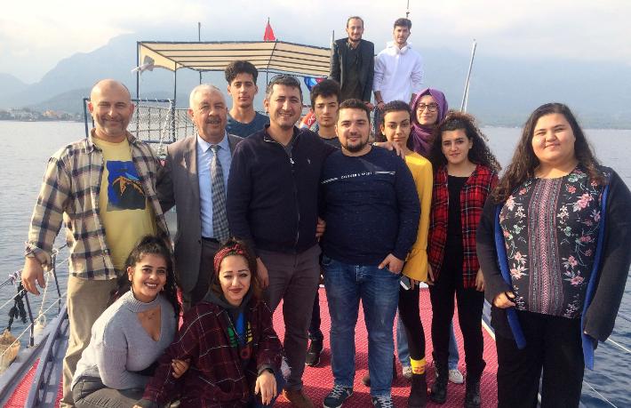 Üniversiteli öğrenciler, 'Turizm Coğrafyası' dersi için denize açıldı