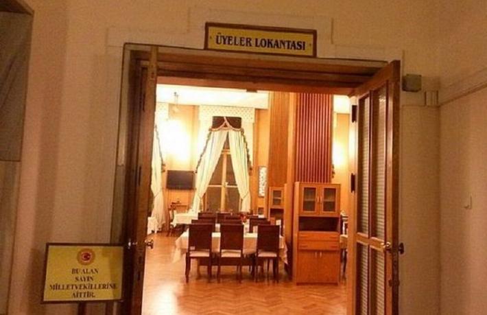 Meclis Lokantası'nın garsonlarını 5 yıldızlı oteller eğitiyor