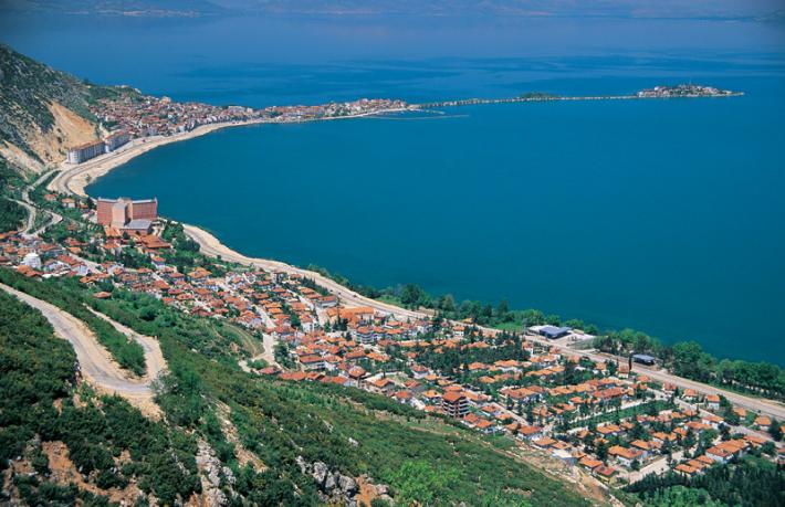 Plajın ortasındaki otel inşaatına büyük tepki