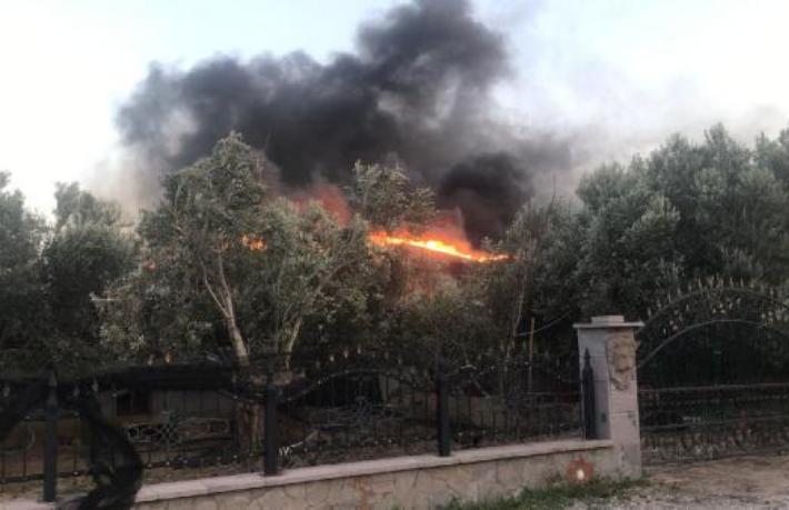 Assos’ta korkutan otel yangını